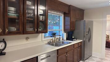 Frigorífic, microones, forn i placa de cuina