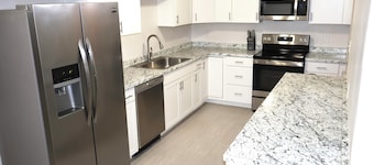 8 beds newly remodeled house in the Center of Tucson!!