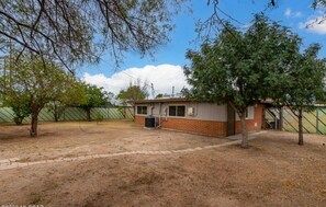 المنطقة المحيطة بالمنشأة