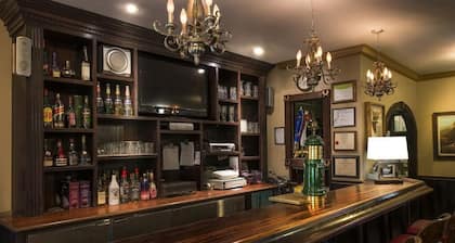 1 Queen Bed – Room 2 - Hearthstone Inn Boutique Hotel Halifax – Dartmouth