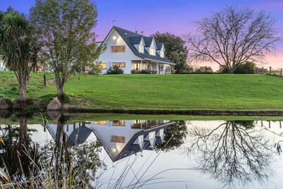 Large Family Countryside Retreat with Pool & Pond