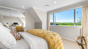 5 bedrooms, desk, iron/ironing board, free WiFi