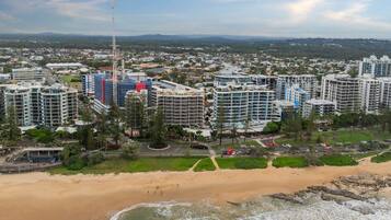 Una spiaggia nelle vicinanze