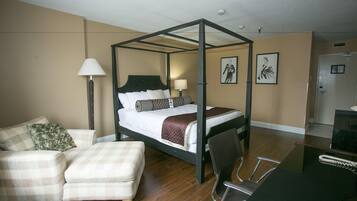 Silitysrauta/-lauta, Wi-Fi, vuodevaatteet