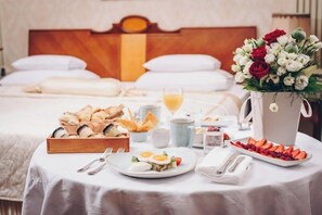 Desk, laptop workspace, free WiFi