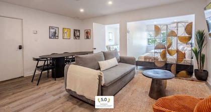 Vibrant Cityscape Stay –Stylish 1BR in Central MTL