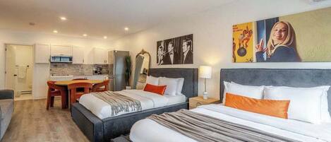 1 dormitori, planxa i posts de planxar, wifi i roba de llit