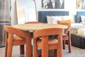 تناول الطعام