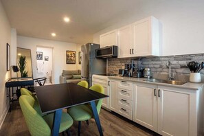 Interior - Downtown Serenity: Sweet Studio in MTL Ville-Marie (Montréal)