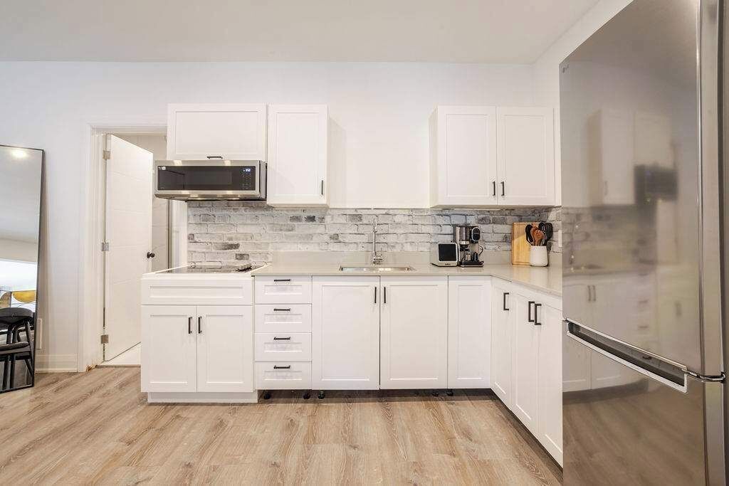 Fridge, microwave, dishwasher, coffee/tea maker