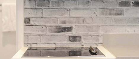 ثلاجة، ميكروويف، محمصة خبز