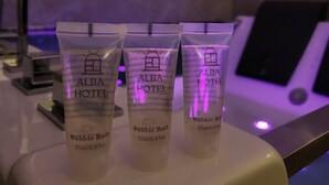 Suite – deluxe, byutsikt | Skrivebord og wi-fi (inkludert)
