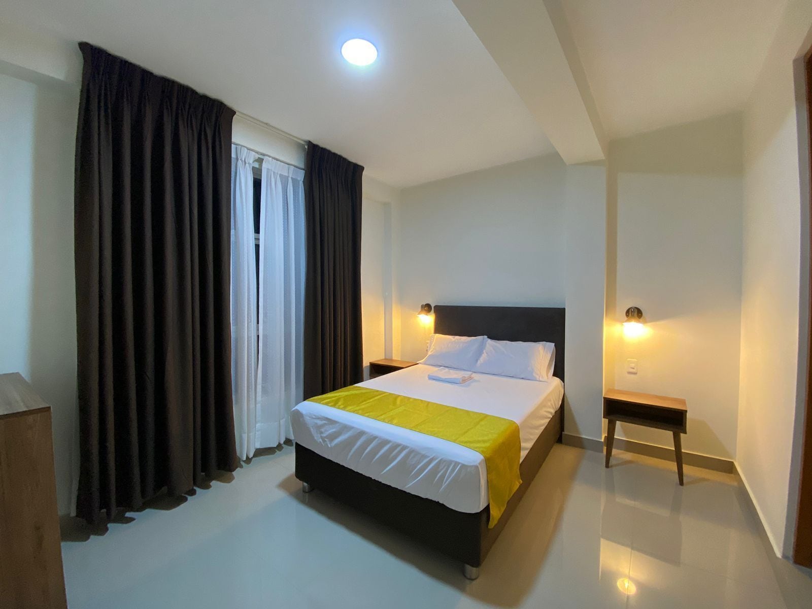 Deluxe-Zimmer, Stadtblick | Schreibtisch, kostenloses WLAN