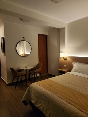 Deluxe Suite, City View | Desk, free WiFi - Hotel Alba Suites Ica (La Tinguiña)