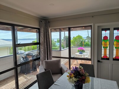 Snells Beach  House 6 min walk to beach and playground