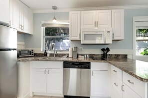 Fridge, microwave, stovetop, dishwasher