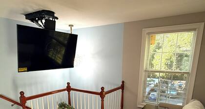 3-bedroom apartment in charming Roselle with AC and private parking