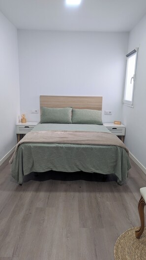 Iron/ironing board, internet, bed sheets
