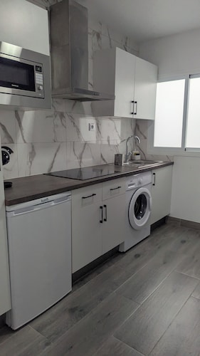Centrally located apartment, close to Telde beach, The Greey's house E