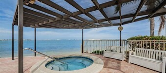 Completely renovated, luxury 2-bedroom condo on Isla Del Sol near St. Pete Beach