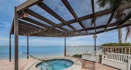Completely renovated, luxury 2-bedroom condo on Isla Del Sol near St. Pete Beach