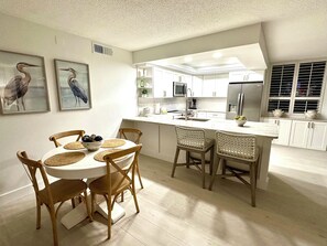 Dining - Completely renovated, luxury 2-bedroom condo on Isla Del Sol near St. Pete Beach (St. Petersburg)