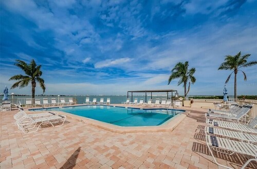 Completely renovated, luxury 2-bedroom condo on Isla Del Sol near St. Pete Beach
