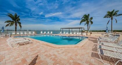 Completely renovated, luxury 2-bedroom condo on Isla Del Sol near St. Pete Beach