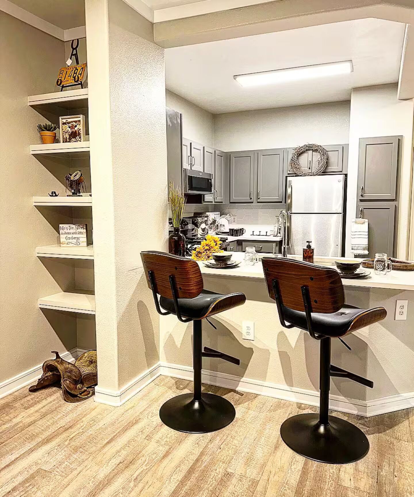 Køleskab, mikrobølgeovn, ovn, kogeplade