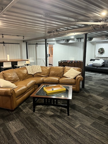 Relax & Play! Spacious 1BR Game Room & Trails