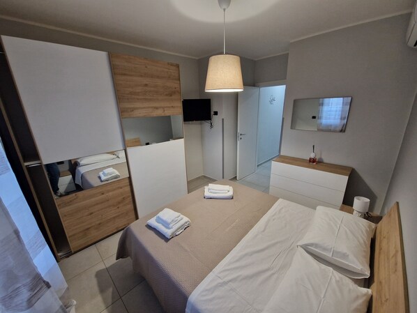 1 camera, Wi-Fi, lenzuola