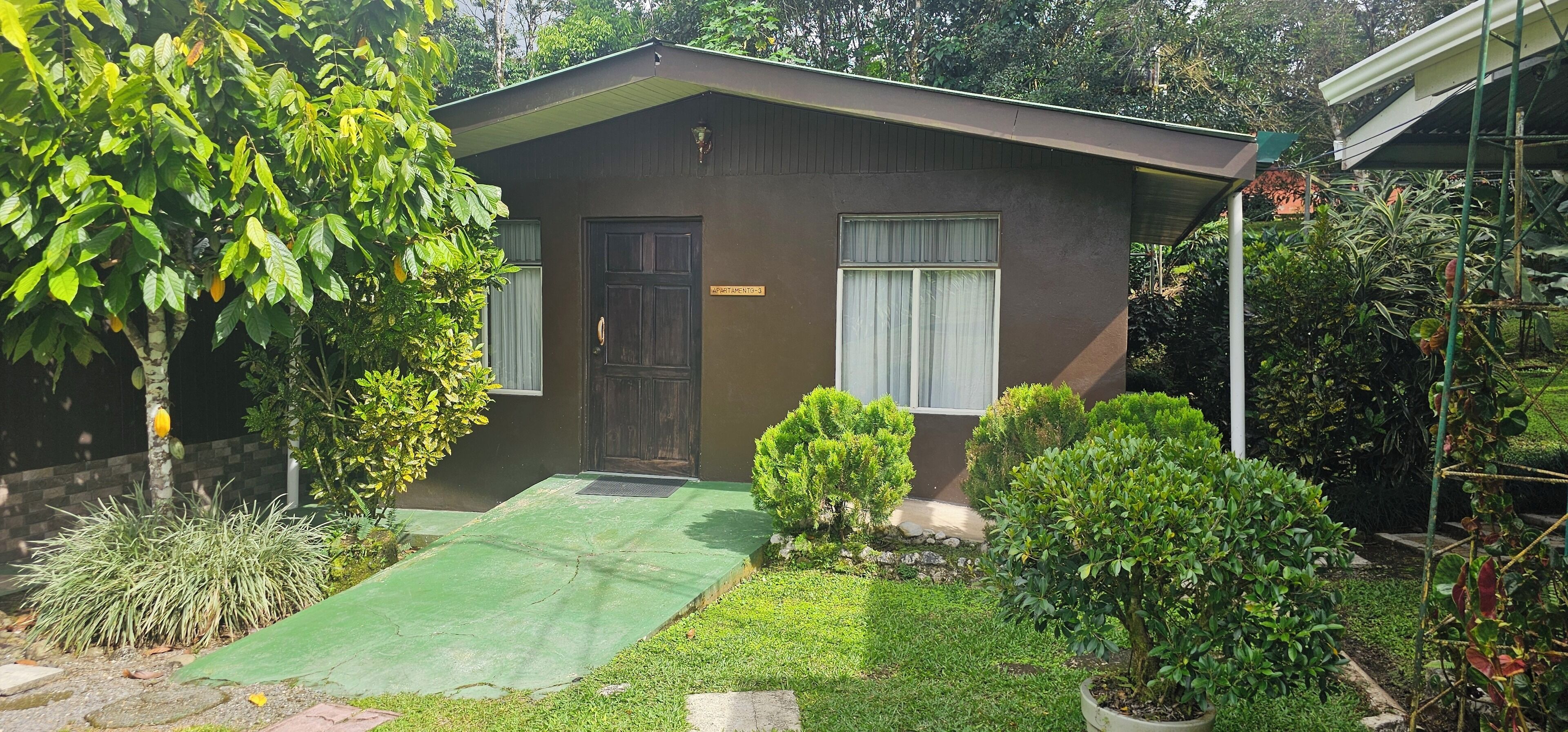 家庭客房, 露台, 花園景 | 免費 Wi-Fi、方便輪椅出入