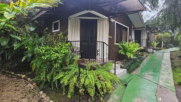 Bungalow Confort, balcón, vistas al jardín | Wifi gratis y accesible en silla de ruedas