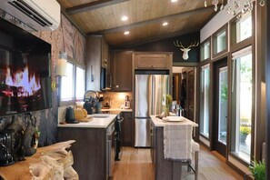 ثلاجة، ميكروويف، فرن، موقد طهي مسطح