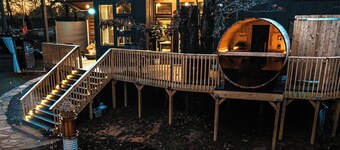 Dreamy Mountain Sanctuary—Private Hot Tub, Panoramic Sauna & Firelight