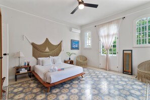 Vila superluxo, 4 quartos, piscina particular, vista para o jardim | Cofres nos quartos, Wi-Fi de cortesia