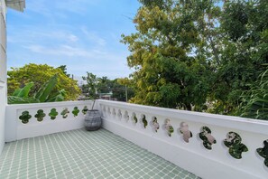 Vil·la de luxe, 4 dormitoris, piscina privada, vistes al jardí | Vista des de l'habitació