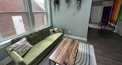 Safe & private apt right next to Forest Park!