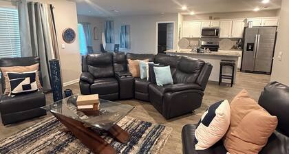 Modern Cozy Retreat Near Everything