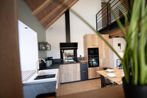 Refrigerador, microondas, horno y lavavajillas 