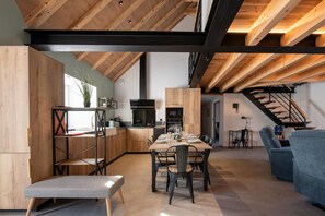 Unclassified image, 4 of 38, button