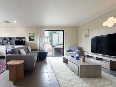 Summerhill Getaway: Simple Comfort Near Launceston