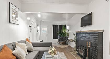 Cozy Seattle Stay Near UW & Green Lake Walk to Parks & Cafés