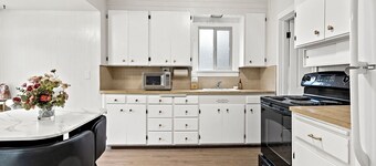 Cozy Seattle Stay Near UW & Green Lake  Walk to Parks & Cafés