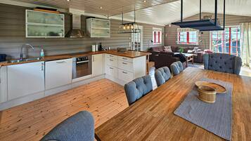 Fridge, oven, dishwasher, coffee/tea maker