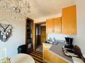 Microwave, coffee/tea maker, cookware/dishes/utensils, dining tables