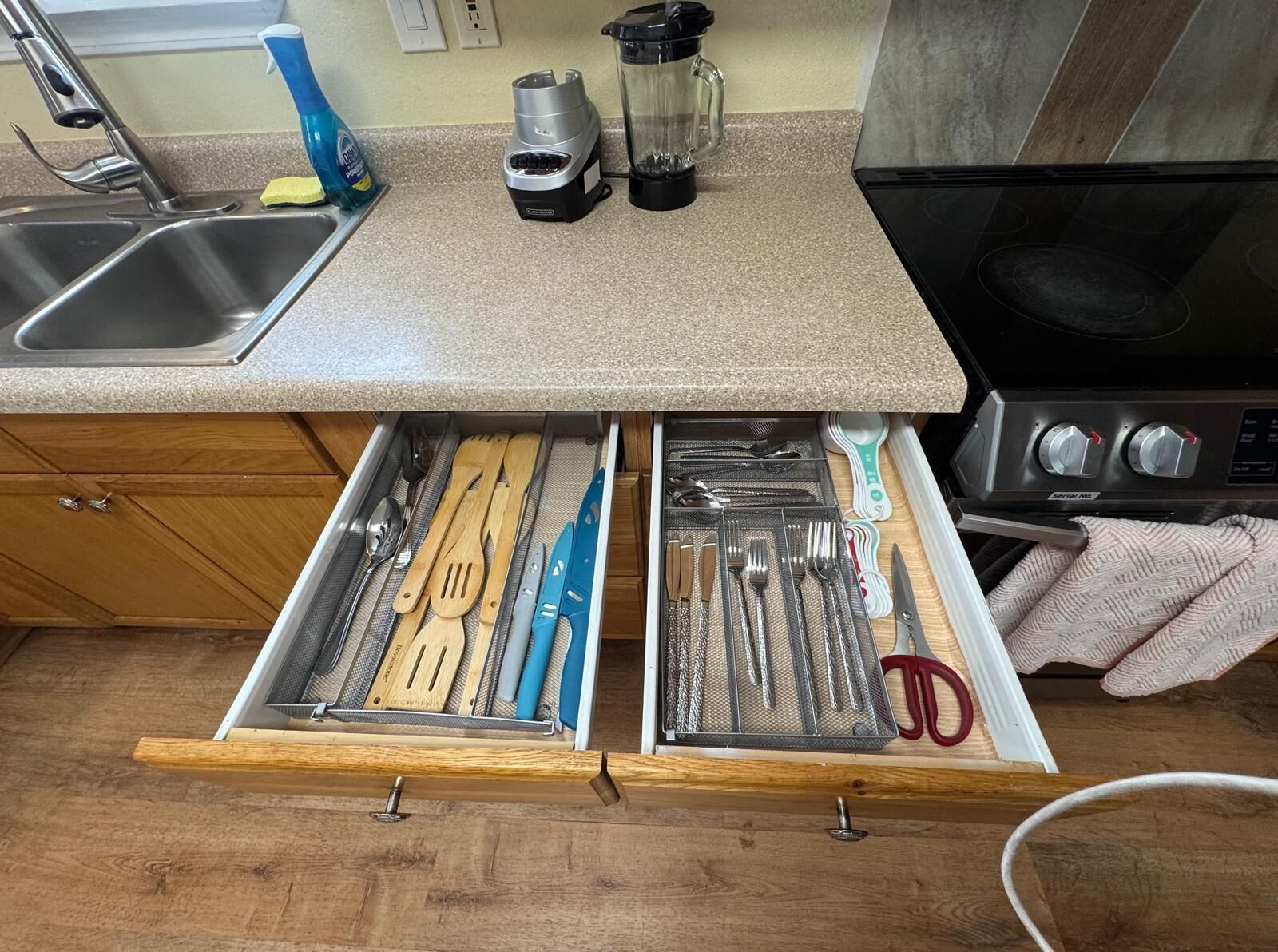 Mikrobølgeovn, ovn, kokeplater og oppvaskmaskin