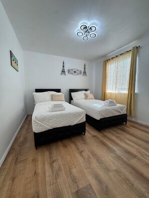 3 Schlafzimmer, Bügeleisen/Bügelbrett, WLAN, Bettwäsche