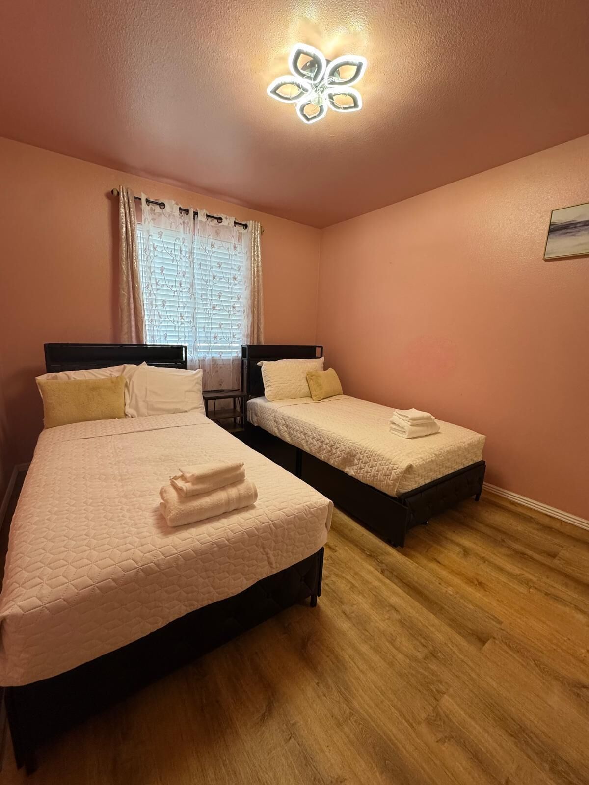 3 chambres, fer et planche à repasser, Wi-Fi gratuit, draps fournis