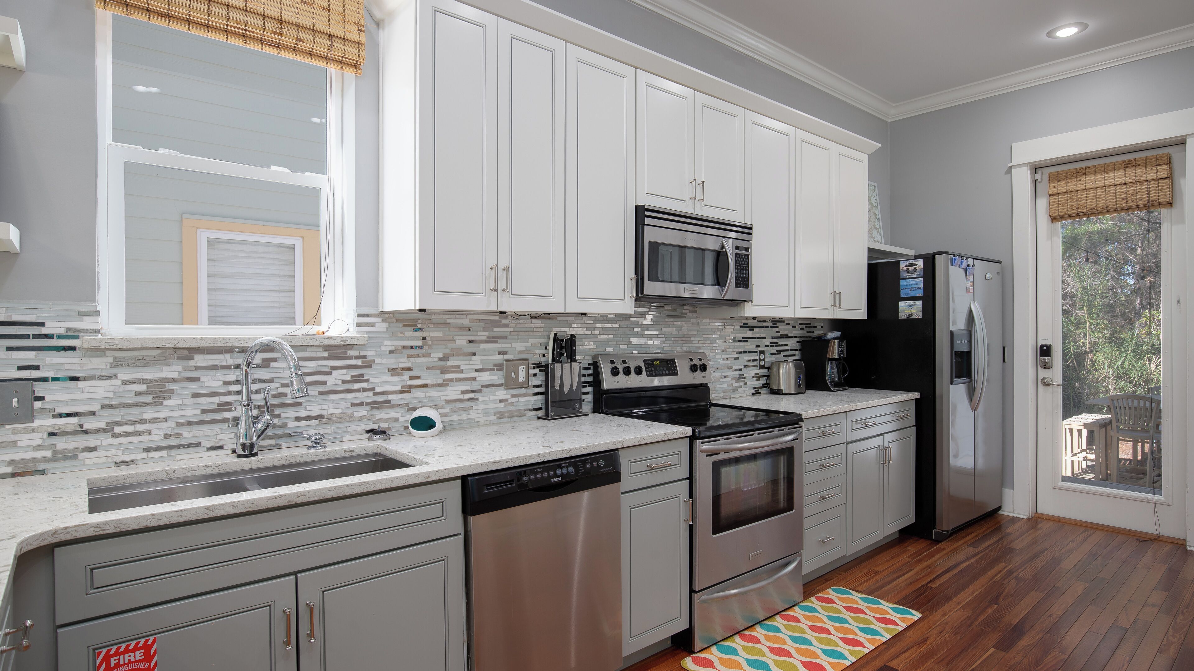 ثلاجة، ميكروويف، فرن، موقد طهي مسطح